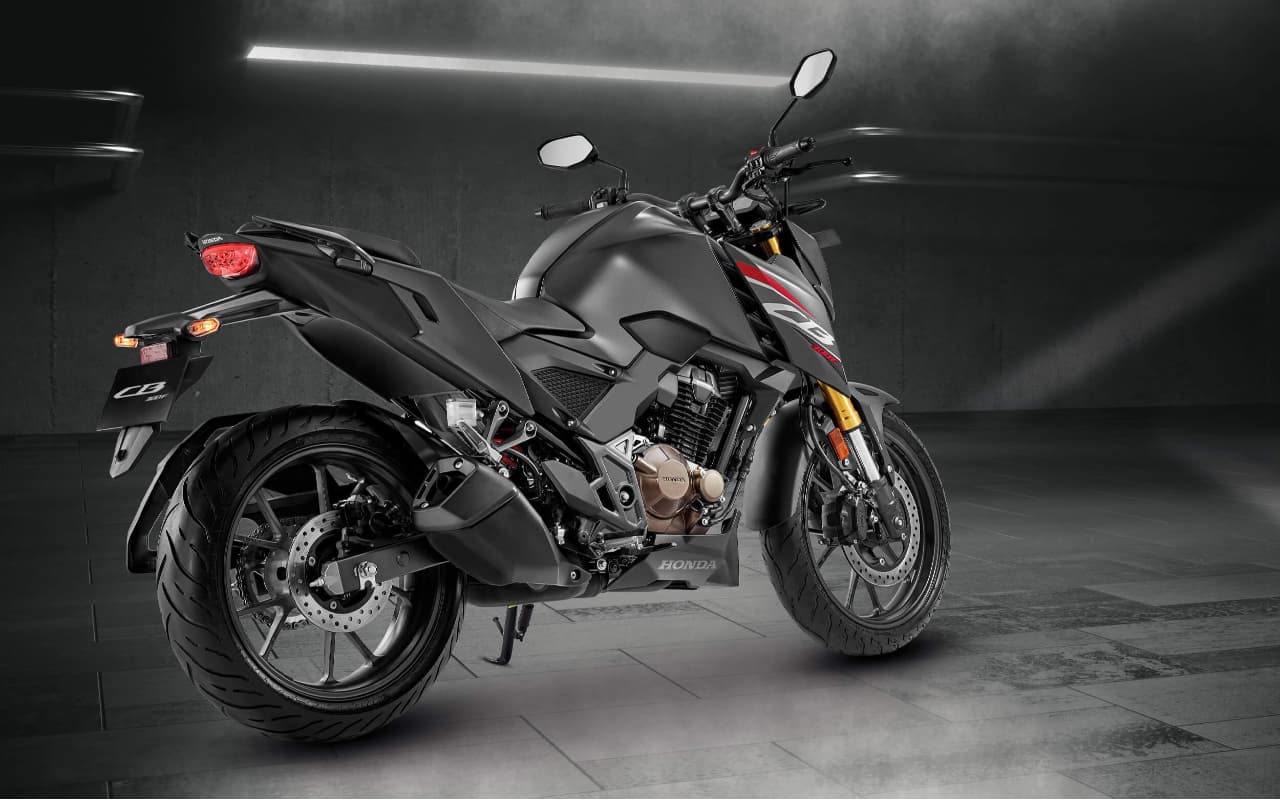 Honda CB300f की कीमत में 50 हजार रुपये तक की कटौती, जल्द उठायें फायदा