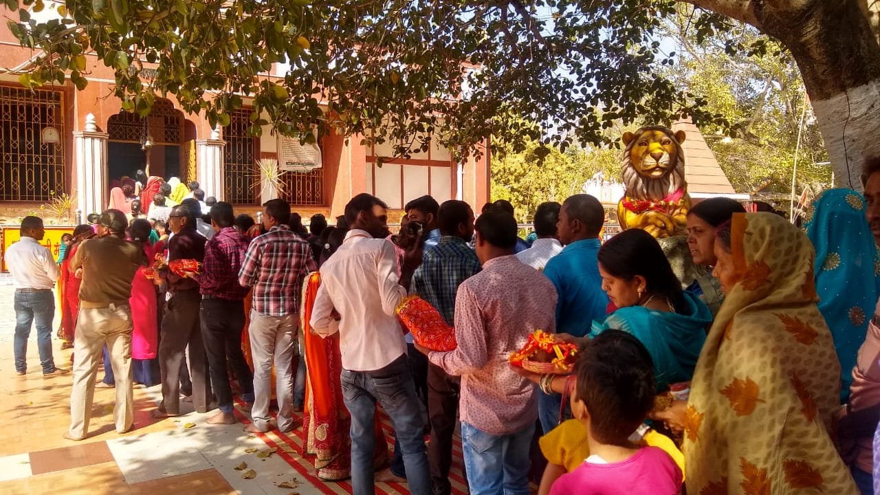 Magh Purnima 2021 : माघ पूर्णिमा पर इटखोरी के मां भद्रकाली मंदिर में उमड़े श्रद्धालु, झारखंड-बिहार के श्रद्धालुओं ने लगायी आस्था की डुबकी