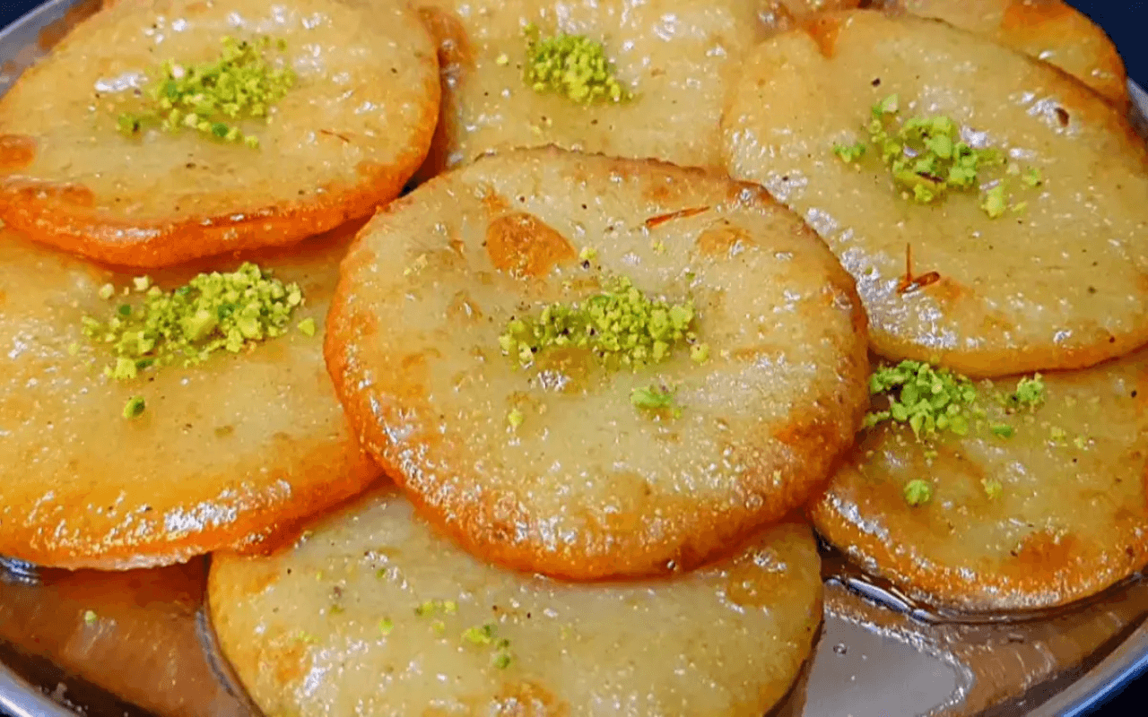 Kesar Malpua Recipe: इस हरियाली तीज मीठे में बनाएं केसर मालपुआ, नोट कर लें जरूरी बातें, दखें Video