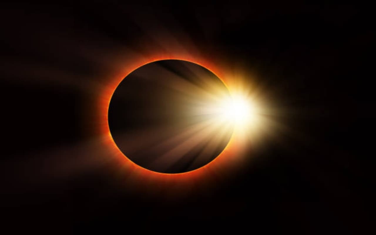 Surya Grahan 2023: अगले महीने लगने वाला है साल का पहला सूर्य ग्रहण, जानें सूतक काल और ग्रहण का समय