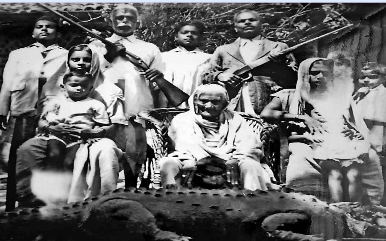 72 साल से खूंटी की अदालत में चल रही संपत्ति की लड़ाई, दो पीढ़ियां चल बसीं, लेकिन न्याय नहीं मिला 72 साल से खूंटी की अदालत में चल रही संपत्ति की लड़ाई, दो पीढ़ियां चल बसीं, लेकिन न्याय नहीं मिला