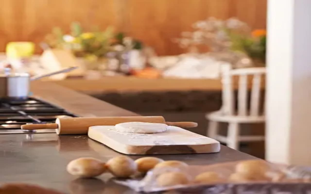 LIFESTYLE : बेलन और चॉपिंग बोर्ड को कैसे रखें साफ ? कीटाणुमुक्त करने के लिए आजमाएं टिप्स LIFESTYLE : बेलन और चॉपिंग बोर्ड को कैसे रखें साफ ? कीटाणुमुक्त करने के लिए आजमाएं टिप्स