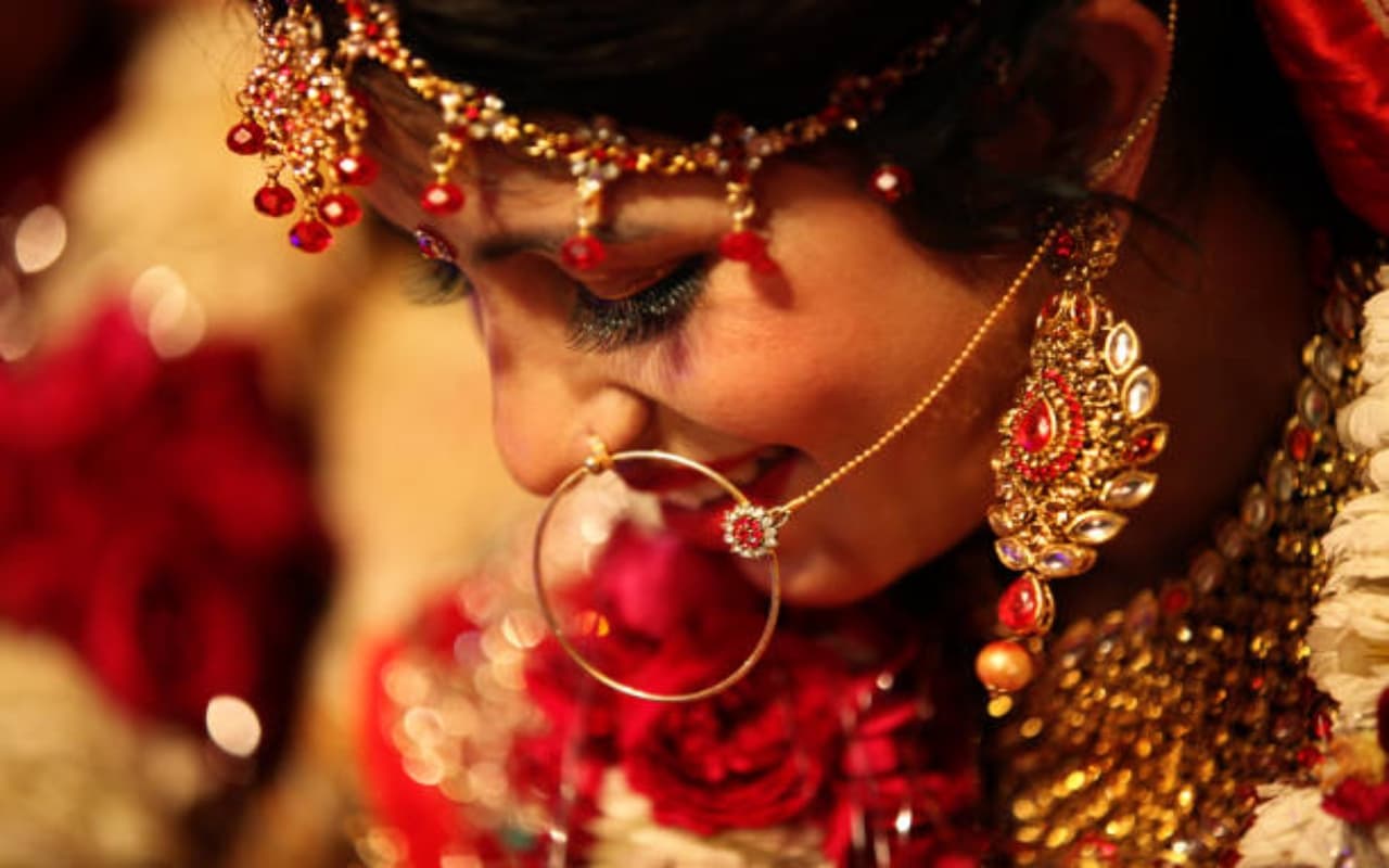 Karwa Chauth 2023: पहली बार कर रहीं है करवा चौथ का व्रत, तो इन बातों का जरूर रखें ख्याल