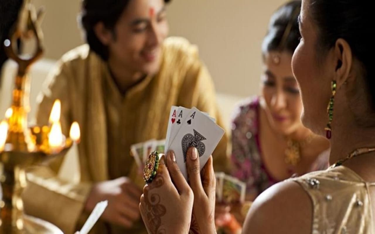 Diwali 2023: दिवाली पर ताश खेलना शुभ है या अशुभ? यहां जानें पूरी बात