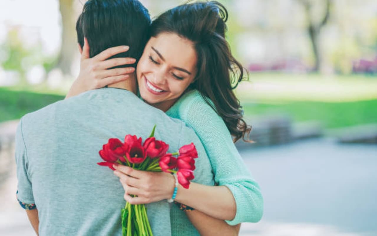 Relationship : मैरिड कपल कमरे में अगर रखेंगे ये चीजें, रिश्तों में बरसेगा प्यार
