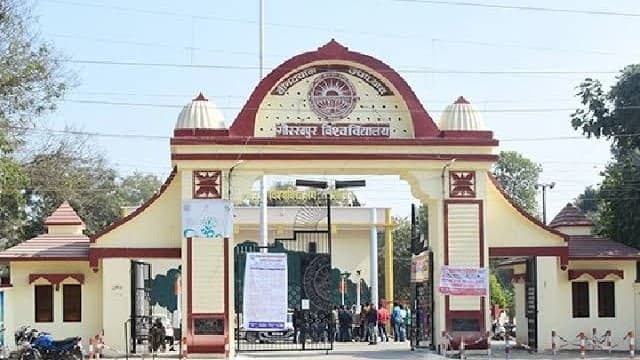 गोरखपुर यूनिवर्सिटी में पेड सीट की व्यवस्था शुरू होने से पहले ही हुई समाप्त, नए कुलपति ने छात्रों की मांग मानी गोरखपुर यूनिवर्सिटी में पेड सीट की व्यवस्था शुरू होने से पहले ही हुई समाप्त, नए कुलपति ने छात्रों की मांग मानी