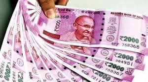 अफसर ने घूस के “1.42 करोड़ रिश्तेदारों के खातों में डलवाये