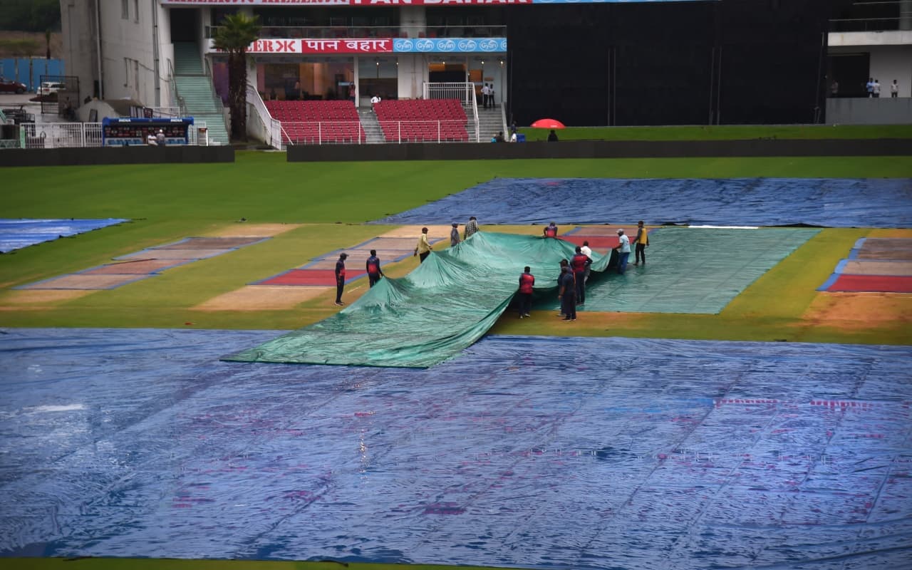 IND vs SA: लखनऊ में होने वाले भारत-दक्षिण अफ्रीका पहले ODI मैच पर छाया बारिश का संकट, ऑरेंज अलर्ट जारी
