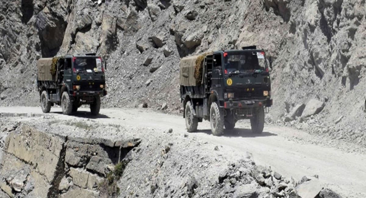 लद्दाख में सीमा पर फिर तनाव बढ़ा रहा चीन, विदेश मंत्रालय ने दिया करारा जवाब लद्दाख में सीमा पर फिर तनाव बढ़ा रहा चीन, विदेश मंत्रालय ने दिया करारा जवाब