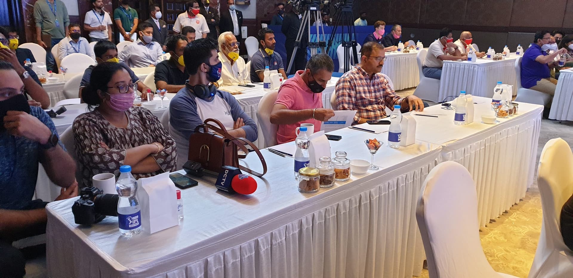 IPL Auction 2021 : कुछ देर में लगेगी बोली, जानें किस खिलाड़ी पर पैसे लुटाना चाहते हैं ये फ्रेंचाइजी