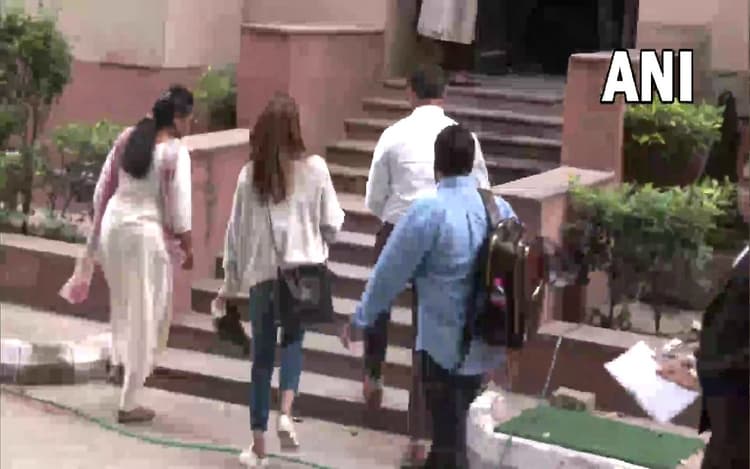 Jacqueline Fernandez: मनी लॉन्ड्रिंग मामले में जैकलीन फर्नांडीज से पूछताछ, EOW ने किया दिल्ली तलब