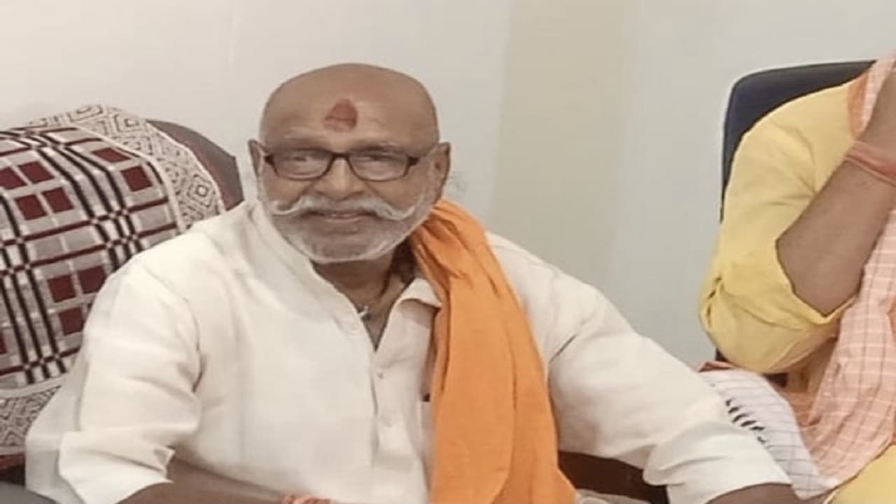 बिहार: सासाराम हिंसा मामले में भाजपा के पूर्व विधायक गिरफ्तार, जवाहर प्रसाद को पुलिस ने रात में घर से उठाया बिहार: सासाराम हिंसा मामले में भाजपा के पूर्व विधायक गिरफ्तार, जवाहर प्रसाद को पुलिस ने रात में घर से उठाया
