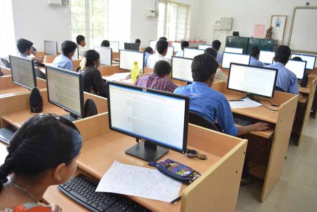 NEET 2020: कोरोना काल में कैसे हो परीक्षा? नीट एग्जाम से पहले सरकार ने जारी किए संशोधित SOP, जरूर जान लें