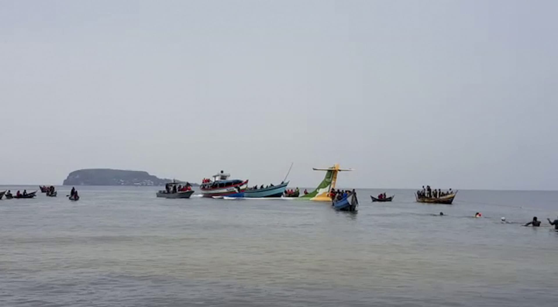 Tanzania Plane Crash: तंजानिया विमान दुर्घटना में 19 लोगों की मौत, जानिए कैसे हो गया इतना बड़ा हादसा Tanzania Plane Crash: तंजानिया विमान दुर्घटना में 19 लोगों की मौत, जानिए कैसे हो गया इतना बड़ा हादसा