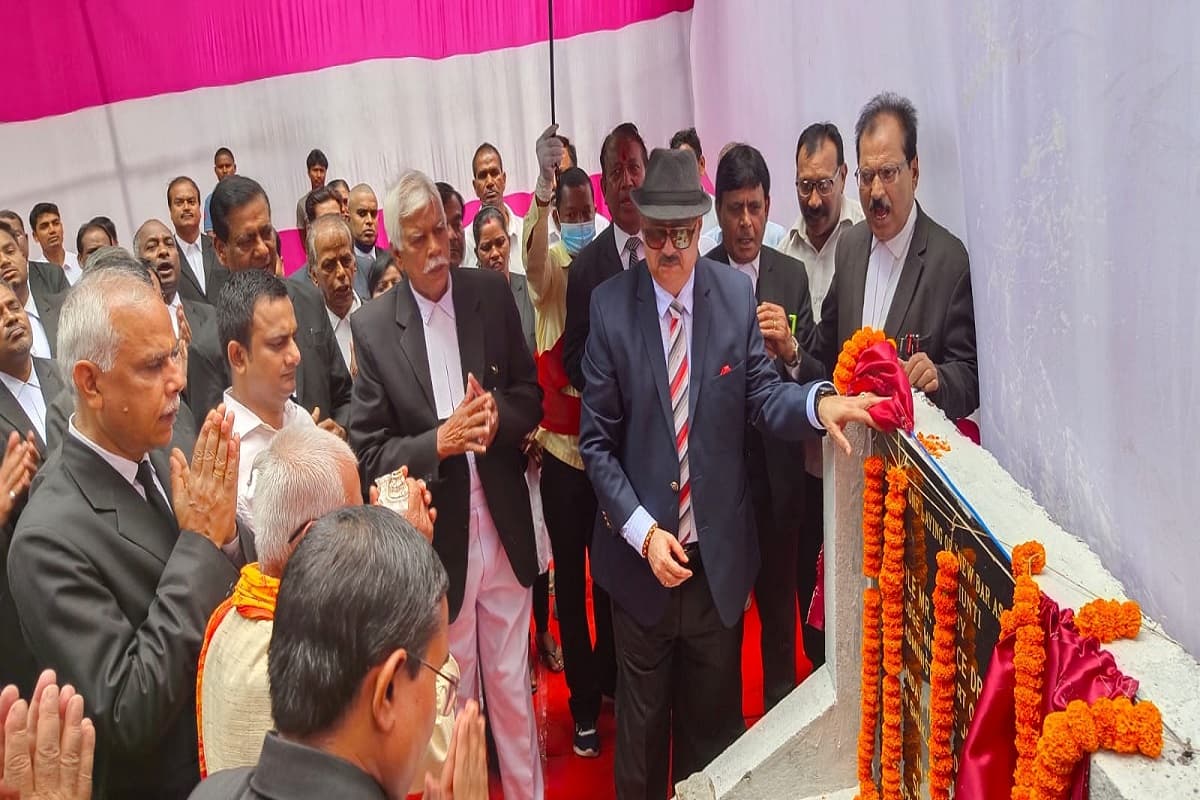 Jharkhand High Court के जस्टिस एसएन पाठक ने जज आवास का किया उद्घाटन, आम्रेश्वर धाम में की पूजा-अर्चना
