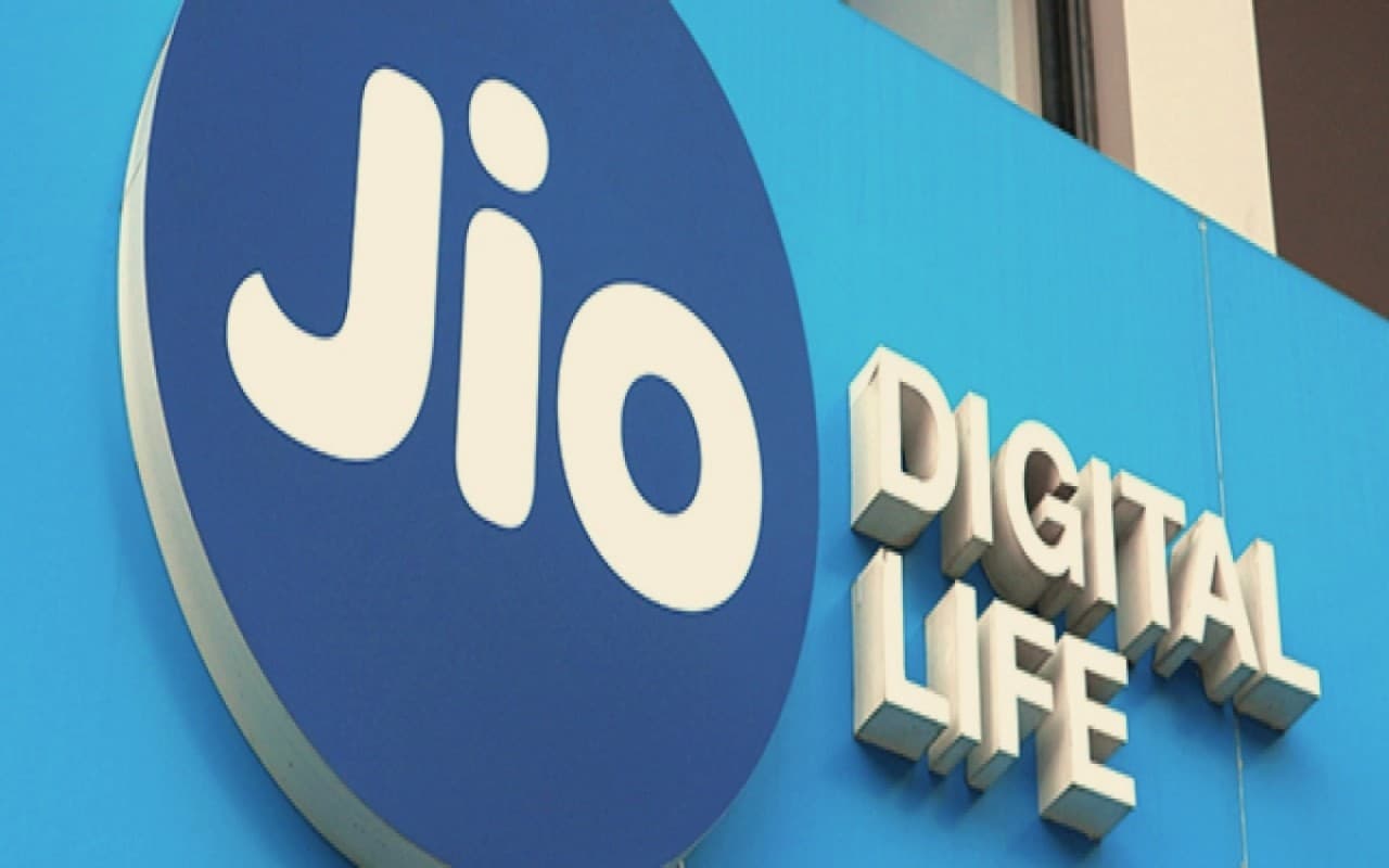 895 रुपये में सालभर चलेगा JIO का यह रीचार्ज प्लान, मिलेगा फ्री अनलिमिटेड कॉल्स और डेटा का फायदा