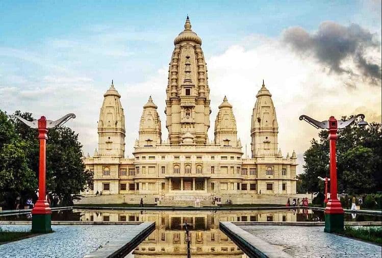 Kanpur: जेके मंदिर में लागू हुआ ड्रेस कोड, मर्यादित कपड़ों पर ही मिलेगा प्रवेश….