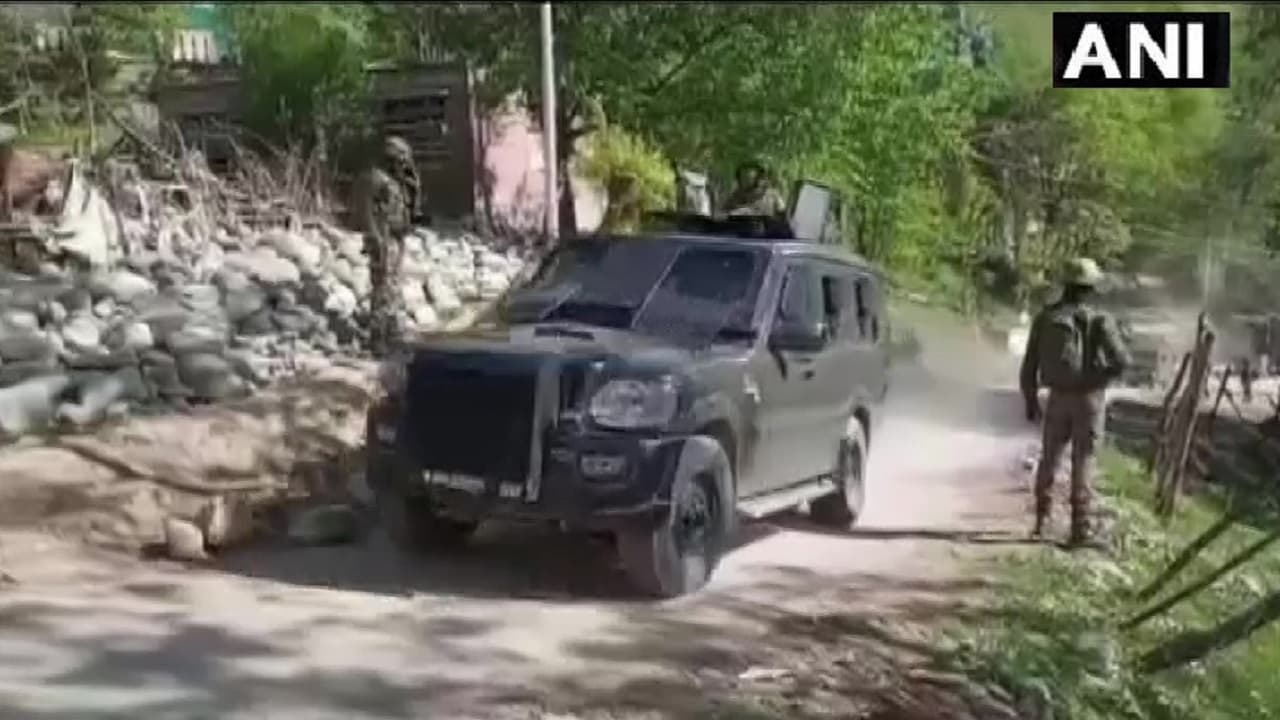 Jammu Kashmir: अनंतनाग में सुरक्षा बलों और आतंकवादियों के बीच मुठभेड़ जारी, एक जवान शहीद!
