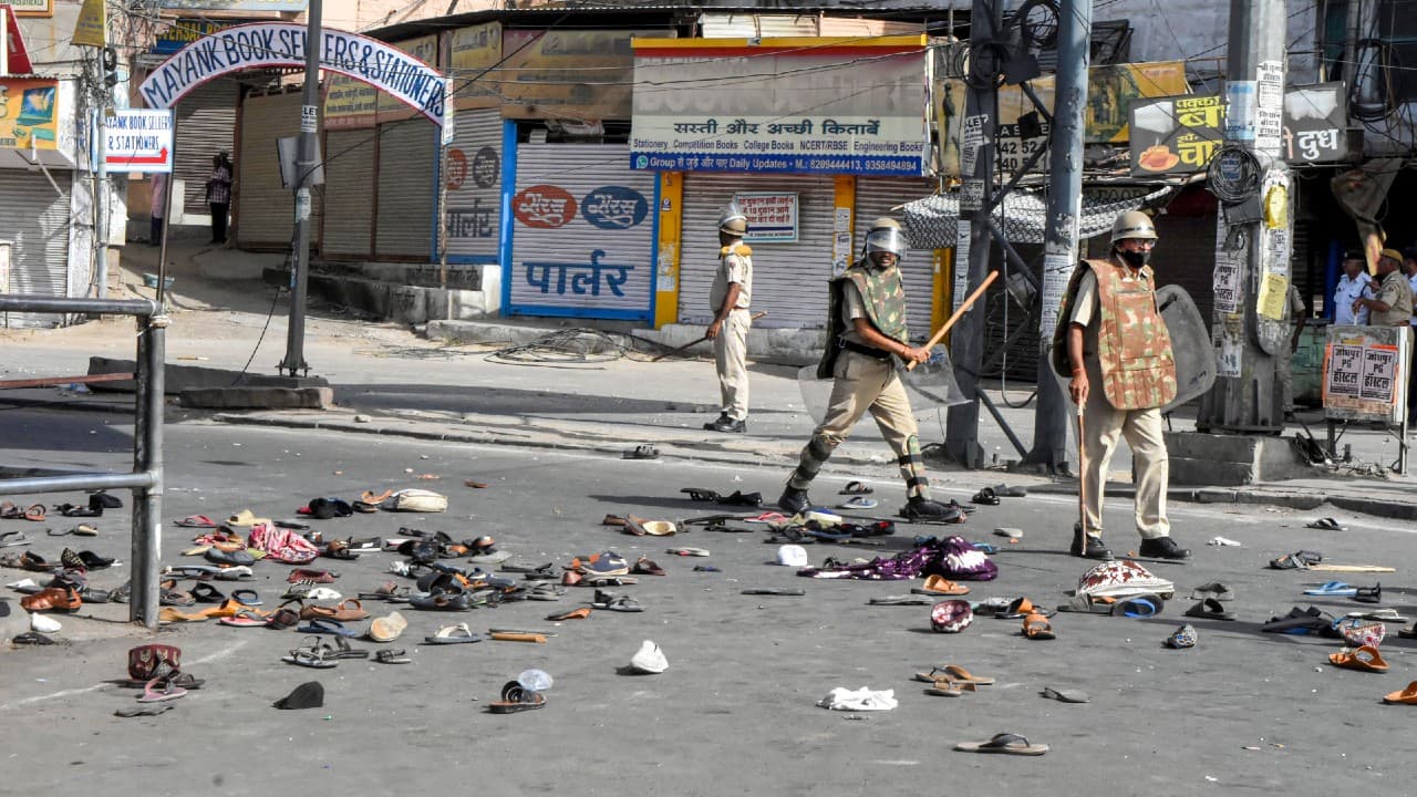 Rajasthan News: जोधपुर में कर्फ्यू 6 मई की आधी रात तक बढ़ायी गयी, अब तक 141 को किया गया गिरफ्तार Rajasthan News: जोधपुर में कर्फ्यू 6 मई की आधी रात तक बढ़ायी गयी, अब तक 141 को किया गया गिरफ्तार