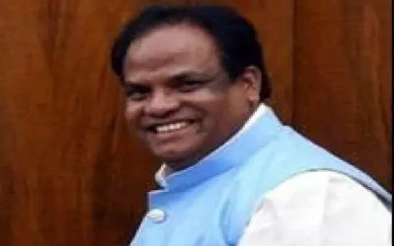 West Bengal News : केन्द्रीय मंत्री जाॅन बारला ने तूफानगंज कोर्ट में किया सरेंडर