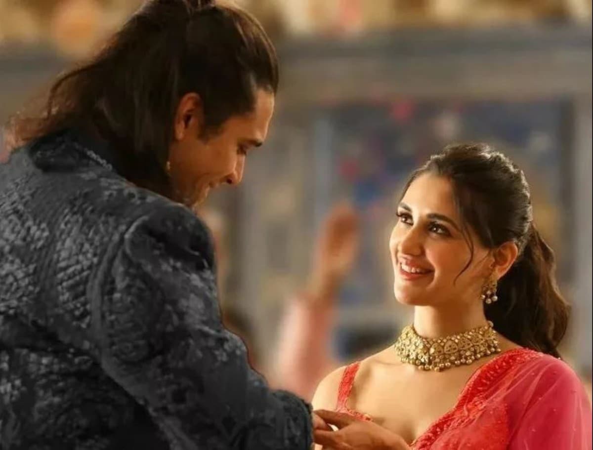 Jubin Nautiyal ने घुटने पर बैठकर निकिता दत्ता को किया प्रपोज, पहनाई चमचमाती अंगूठी, देखें PHOTOS