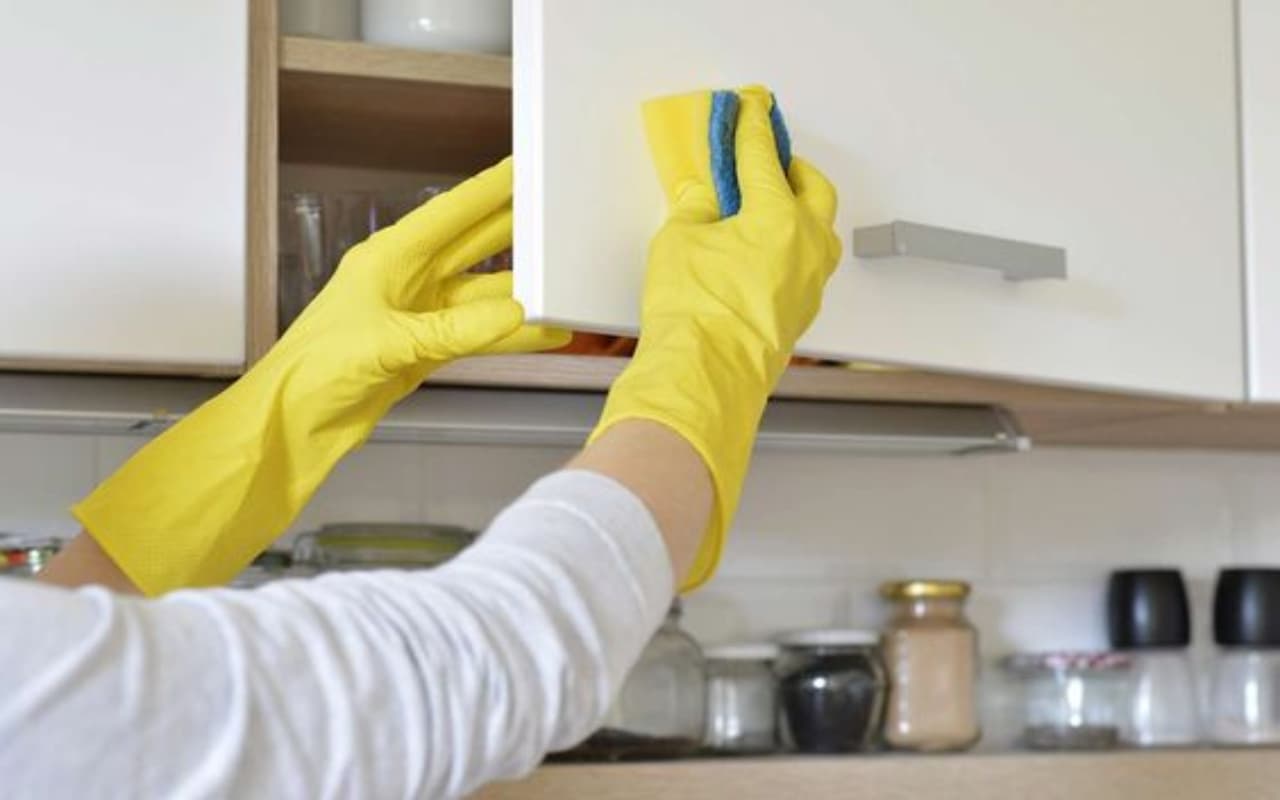 Diwali Cleaning Tips: दिवाली से पहले इन चीजों से करें रसोई घर की सफाई, एकदम चमचमा उठेगा