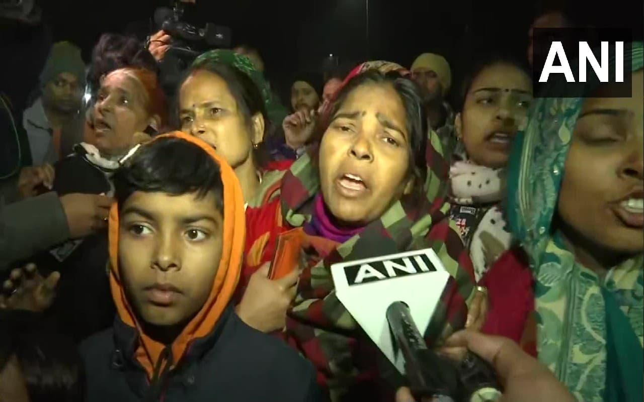 दिल्ली हिट एंड ड्रैग केस: क्या हुआ था उस खौफनाक रात, CCTV फुटेज में दिखी रौंगटे खड़ी करने वाली तस्वीर दिल्ली हिट एंड ड्रैग केस: क्या हुआ था उस खौफनाक रात, CCTV फुटेज में दिखी रौंगटे खड़ी करने वाली तस्वीर