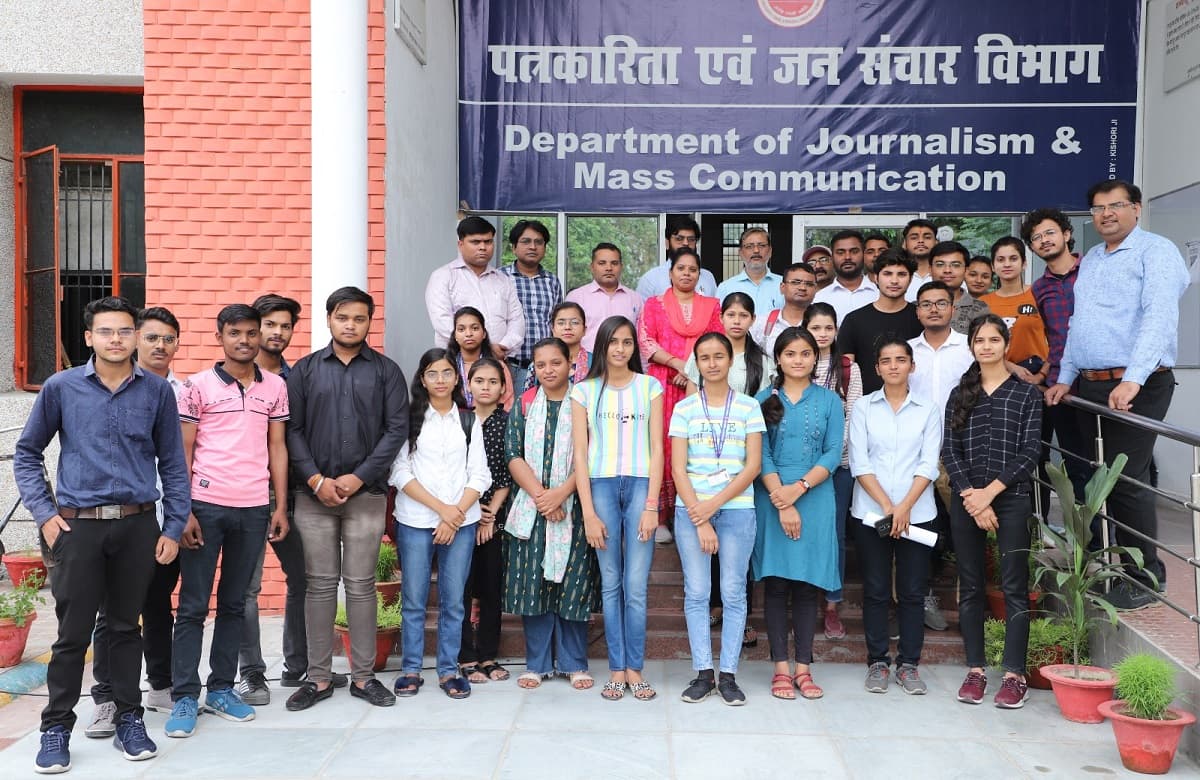 Kanpur: सीएसजेएमयू के पत्रकारिता विभाग में प्लेसमेंट ड्राइव का हुआ आयोजन, 42 छात्र हुए शामिल