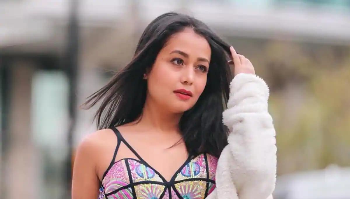 VIDEO: जब एक बच्चे के कहने पर नेहा को बनाने पड़ गए गोबर के उपले, ऐसा था सिंगर का रिएक्‍शन