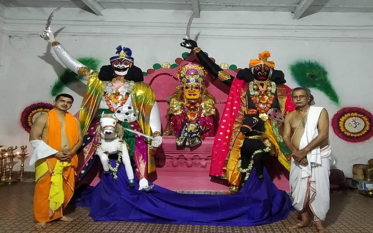 रथ यात्रा : सरायकेला के गुंडिचा मंदिर में प्रभु जगन्नाथ ने ‘कल्कि अवतार’ में भक्तों को दिये दर्शन, उमड़ा हुजूम