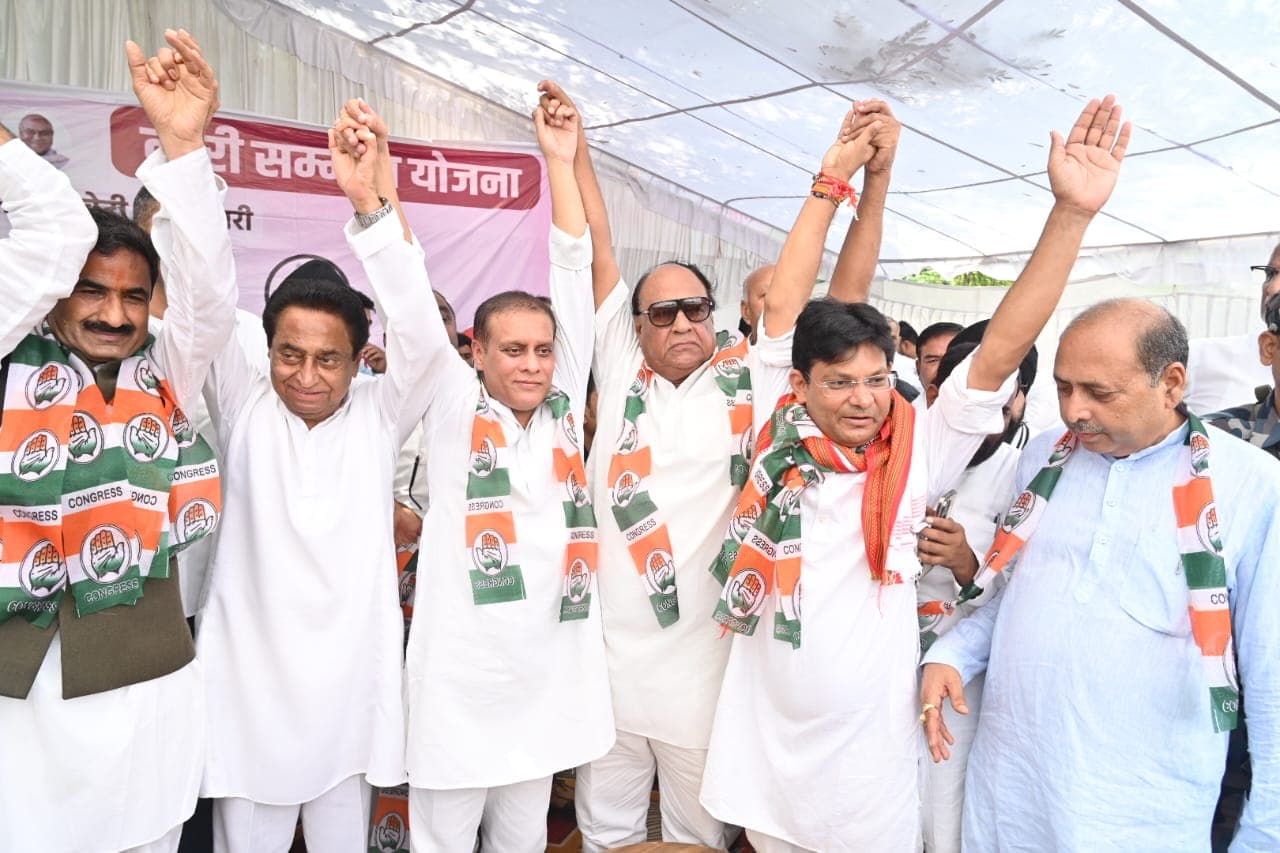 MP Election 2023: सिंधिया की वजह से होगा नुकसान? बीजेपी को जोरदार झटका, दो दिग्गजों ने थामा कांग्रेस का दामन