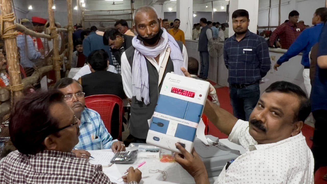 UP Municipal Election: कानपुर में 160 टेबल पर होगी निकाय चुनाव को लेकर मतगणना, 24 घंटे सीसीटीवी से निगरानी UP Municipal Election: कानपुर में 160 टेबल पर होगी निकाय चुनाव को लेकर मतगणना, 24 घंटे सीसीटीवी से निगरानी