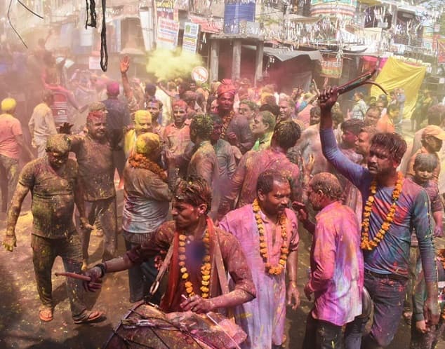 कानपुर वाले सात दिनों तक क्यों मनाते हैं होली, 1942 से शुरू हुआ सिलसिला, जानें इसके पीछे का इतिहास…