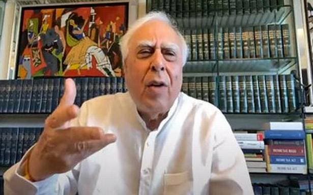 क्या खत्म हो जायेगी कांग्रेस पार्टी, सुष्मिता देव के इस्तीफे के बाद कपिल सिबल का हमला
