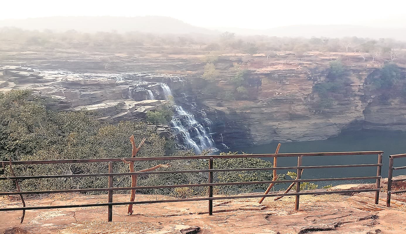 नये साल के जश्न के लिए कैमूर पहाड़ी पर तैयार है करकटगढ़ जलप्रपात, लोगों को खूब कर रहा आकर्षित