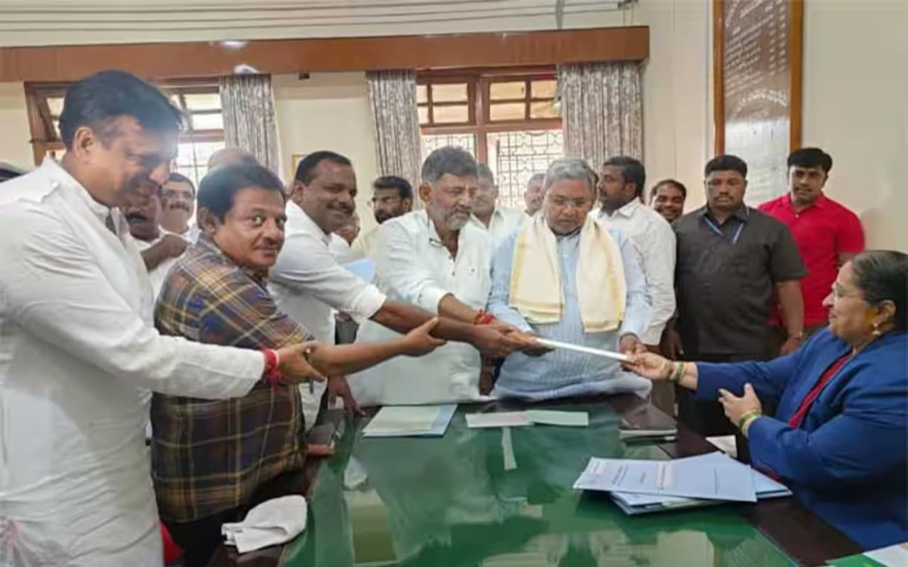 Karnataka: कांग्रेस नेता यू. टी. खादर ने कर्नाटक विधानसभा अध्यक्ष पद के लिए दाखिल किया नामांकन पत्र