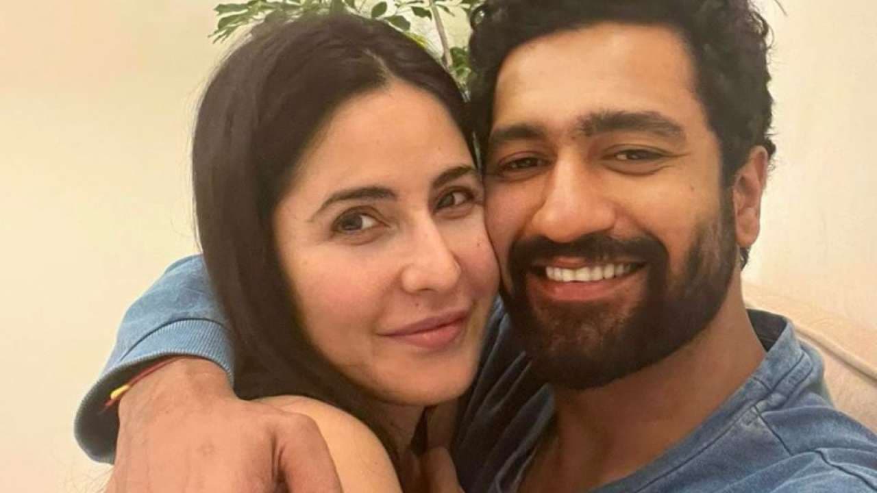 कैटरीना कैफ ने फर्स्ट मंथ एनिवर्सरी पर विक्की कौशल संग शेयर की रोमांटिक तसवीर,एक्टर की बाहों में दिखी कैट