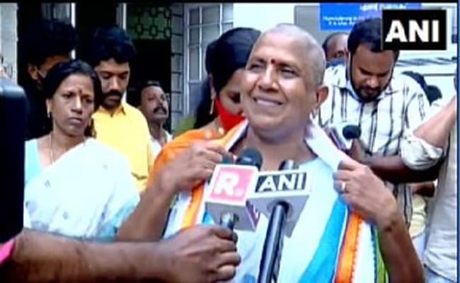 Kerala Assembly Elections 2021 : टिकट नहीं मिलने पर विरोध जताते हुए केरल महिला कांग्रेस अध्यक्ष ने कराया मुंडन, पद से दिया इस्तीफा Kerala Assembly Elections 2021 : टिकट नहीं मिलने पर विरोध जताते हुए केरल महिला कांग्रेस अध्यक्ष ने कराया मुंडन, पद से दिया इस्तीफा
