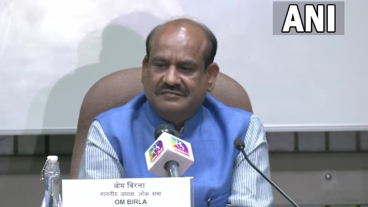 Unparliamentary Words: असंसदीय शब्दों पर मचा घमासान, ओम बिरला ने कहा- कोई शब्द प्रतिबंधित नहीं Unparliamentary Words: असंसदीय शब्दों पर मचा घमासान, ओम बिरला ने कहा- कोई शब्द प्रतिबंधित नहीं