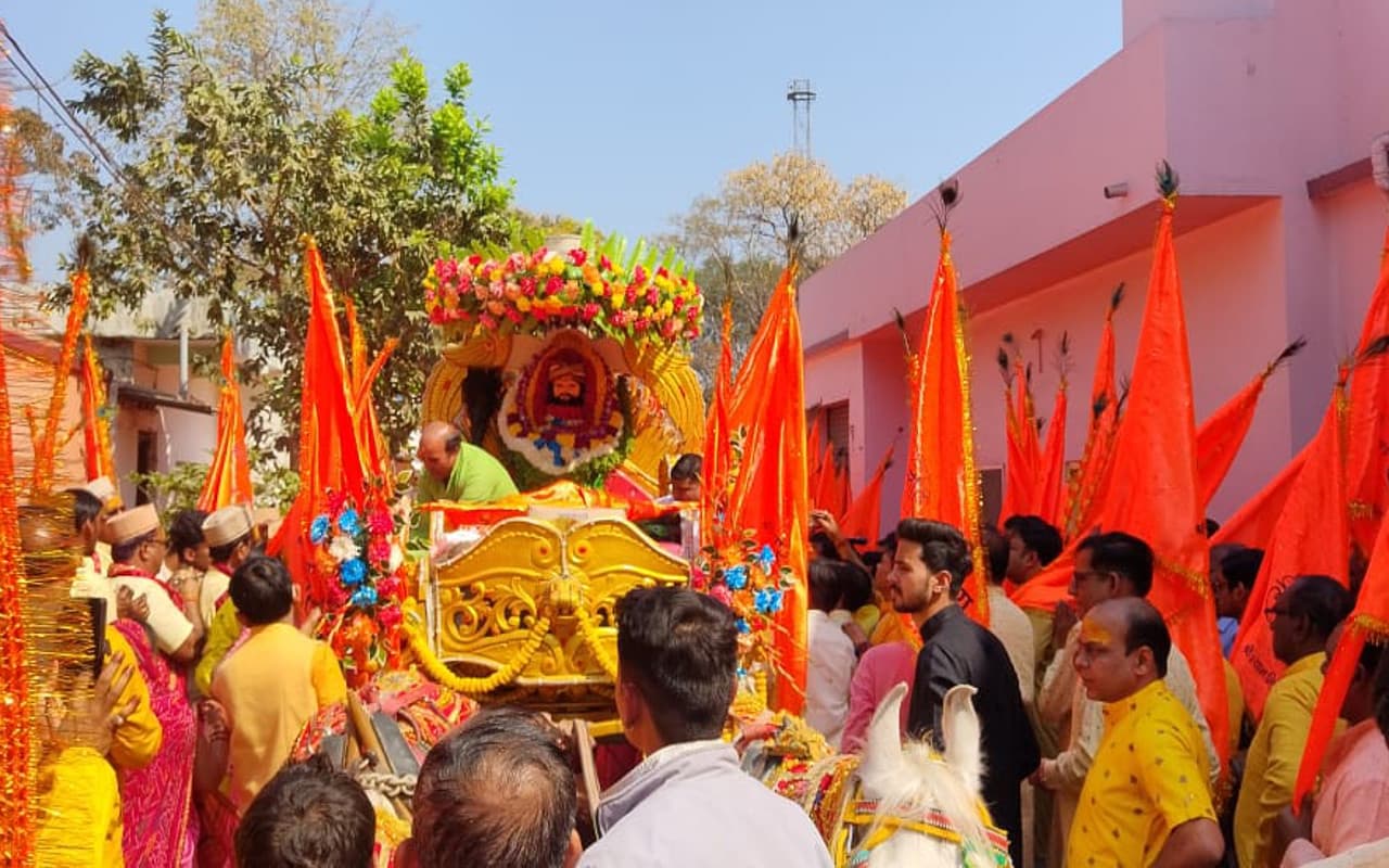 झारखंड : खाटू श्याम की निशान यात्रा से भक्तिमय हुआ सरायकेला, आकर्षक झांकियों ने लोगों का मोहा मन
