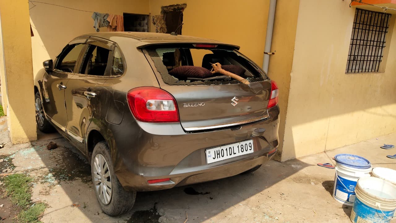 Jharkhand Crime News : झारखंड के रांची में कोयला व्यापारी के घर अपराधियों ने बोला धावा, व्यवसायी ने दिखाया साहस, पुलिस कर  रही जांच