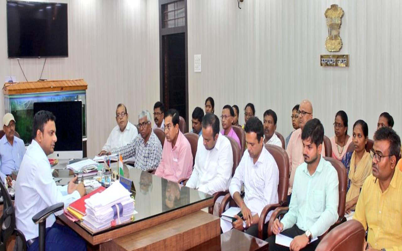 Jharkhand news: जैविक व उन्नत खेती समेत अन्य विकास कार्यों का खूंटी डीसी ने लिया जायजा, दिये कई निर्देश