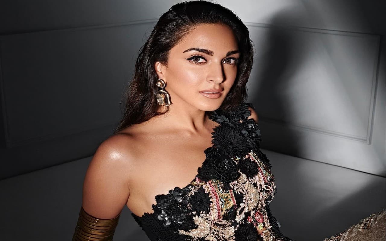 Kiara Advani की वजह से शार्क टैंक के इस जज का हो जाता तलाक! पत्नी ने खूब किया था क्लेश, जानें पूरा किस्सा Kiara Advani की वजह से शार्क टैंक के इस जज का हो जाता तलाक! पत्नी ने खूब किया था क्लेश, जानें पूरा किस्सा