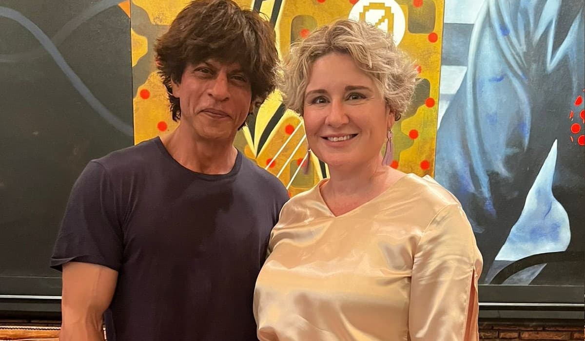 शाहरुख खान ने ‘मन्नत’ में की राजनयिकों की मेजबानी, डिएड्रा केली बोलीं- किंग खान के आकर्षण को समझती हूं