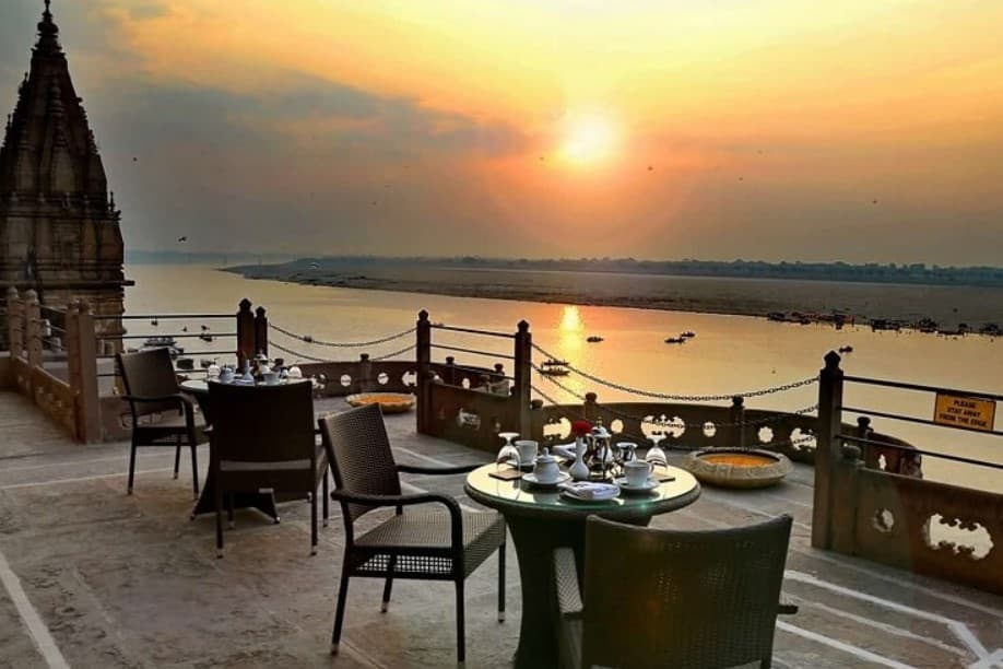 Varanasi Cheap hotels: ये है वाराणसी में ठहरने के लिए सबसे अच्छा और सस्ता होटल, जानिए किराया