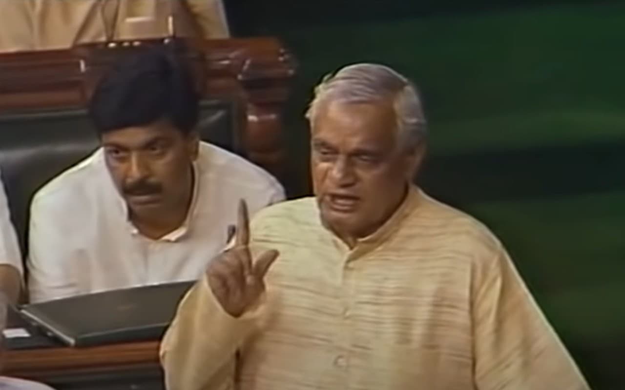 अटल बिहारी वाजपेयी का ऐतिहासिक भाषण, जब उनकी 13 दिन की सरकार थी- देखें VIDEO