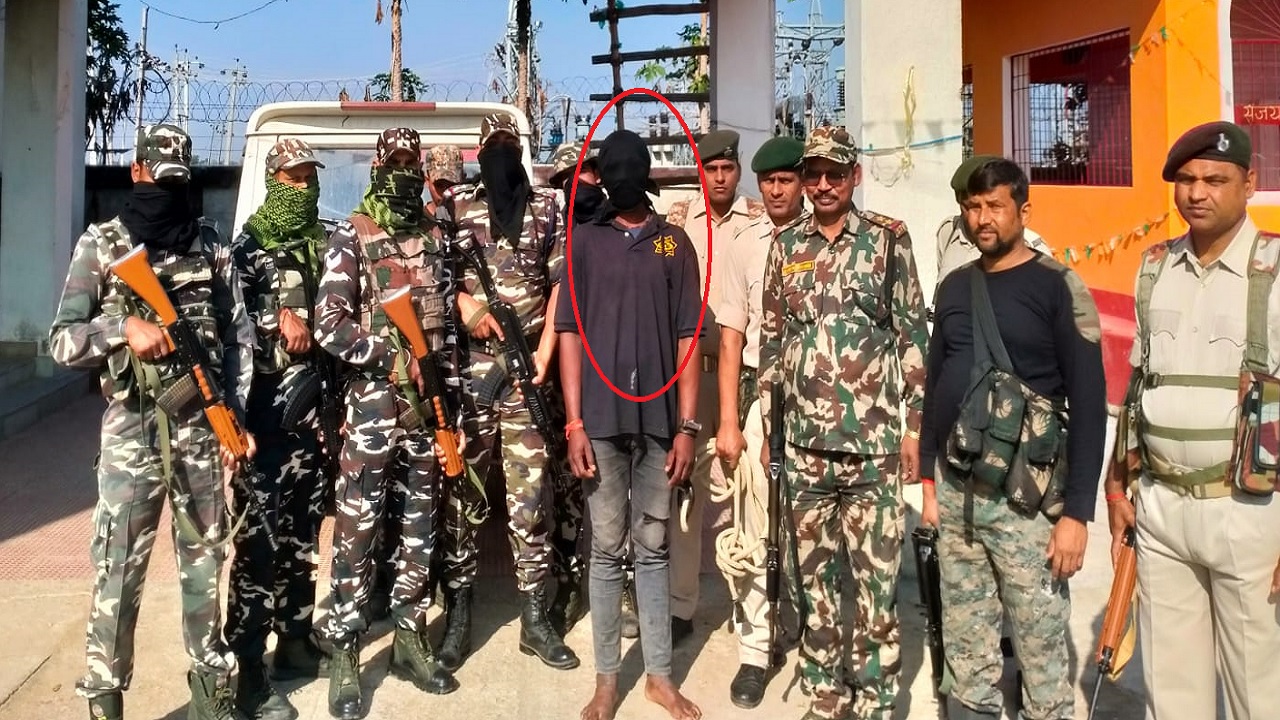 Bihar: लखीसराय में हार्डकोर नक्सली डोमन कोड़ा गिरफ्तार, ट्रेन व स्कूल भवन पर बम से हमले का आरोपी