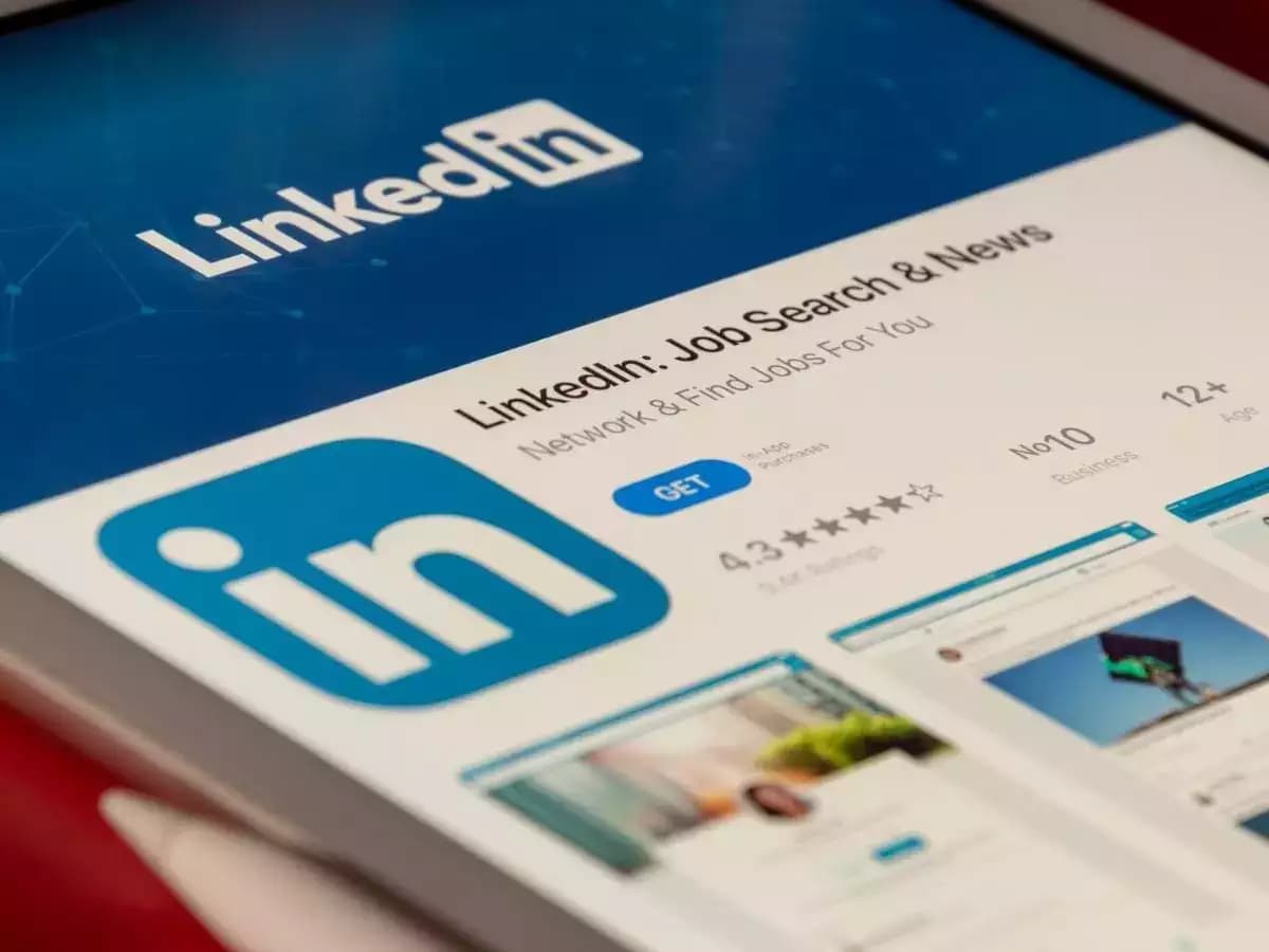 LinkedIn in Hindi: नौकरी ढूंढने में अब भाषा नहीं बनेगी बाधा, हिंदी में आया लिंक्डइन