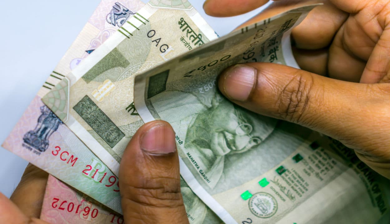 Loan moratorium : आम आदमी को जल्द मिलेगा दिवाली का तोहफा, टाली गई EMI का ब्याज खुद चुकाएगी मोदी सरकार