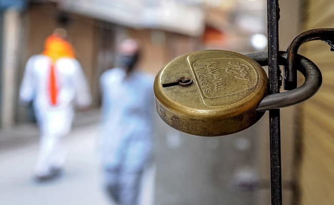 Lockdown UP News : नोएडा में शराब तस्करों की पुलिस से मुठभेड़, ऑनलाइन ऑर्डर लेकर करते थे सप्लाई